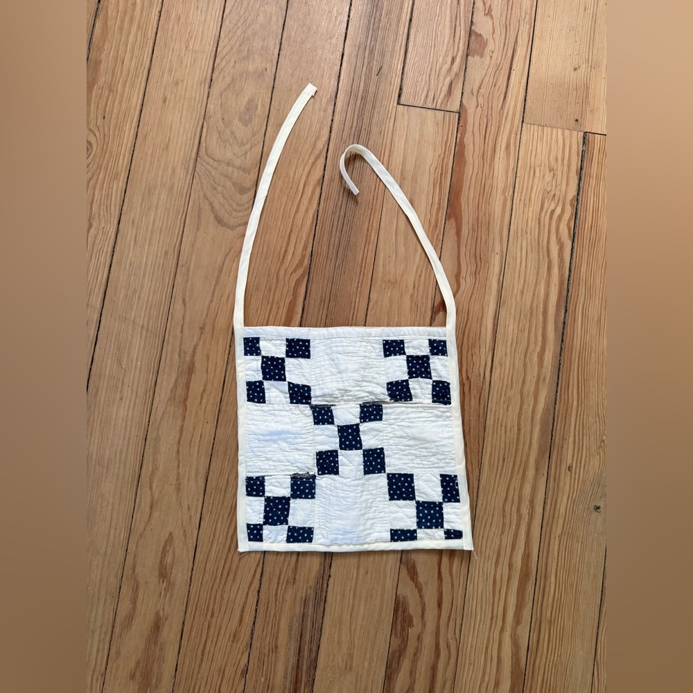NEENEE TWIGS Handmade White and Navy pocket organizer